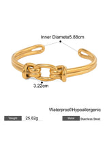 Offenes Manschettenarmband aus goldenem Edelstahl mit geometrischem Muster