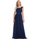 Vestido largo de mujer con cuello redondo y detalles de encaje