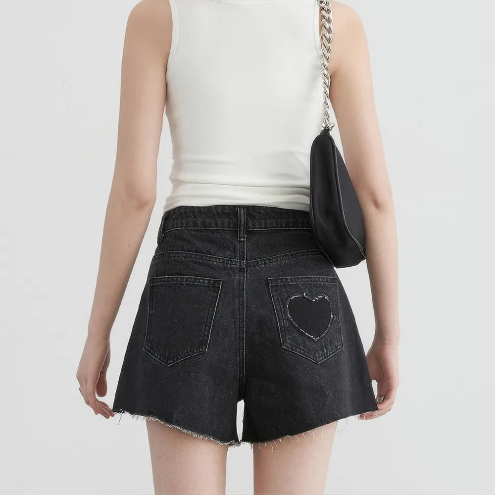 Jeansshorts mit hoher Taille und asymmetrischem Saum