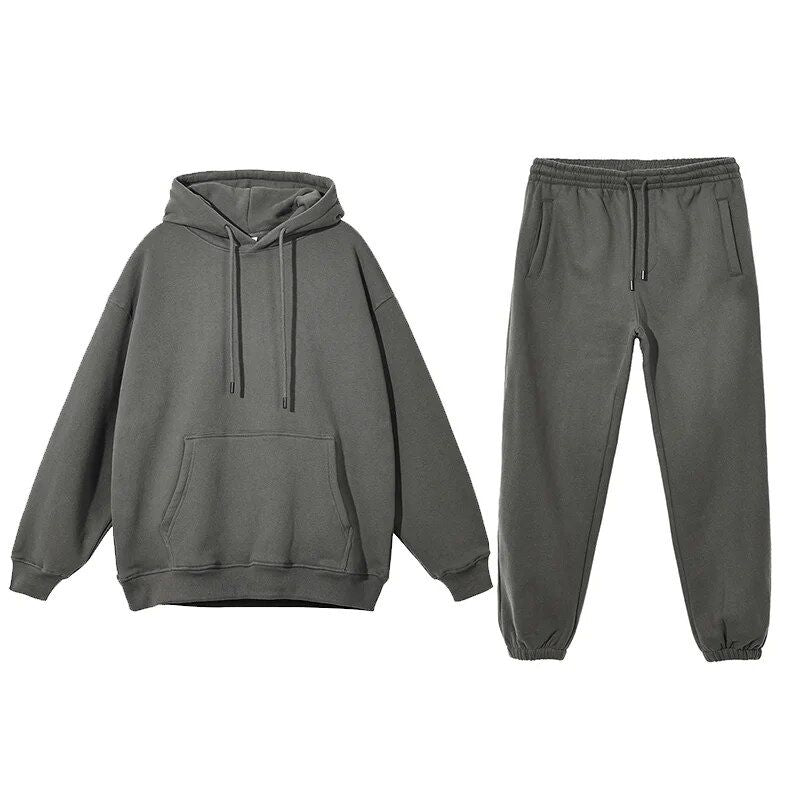 Gemütliches Set aus Fleece-Kapuzenpullover und Jogginghose