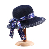 Elegante sombrero para el sol con cinta floral