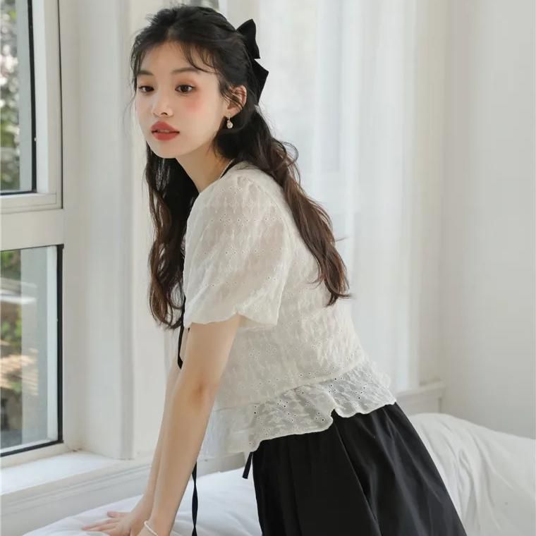 Vintage Lace Puff Sleeve V-Neck Shirt