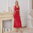 Vestido largo sin mangas con lentejuelas rojas y estampado floral