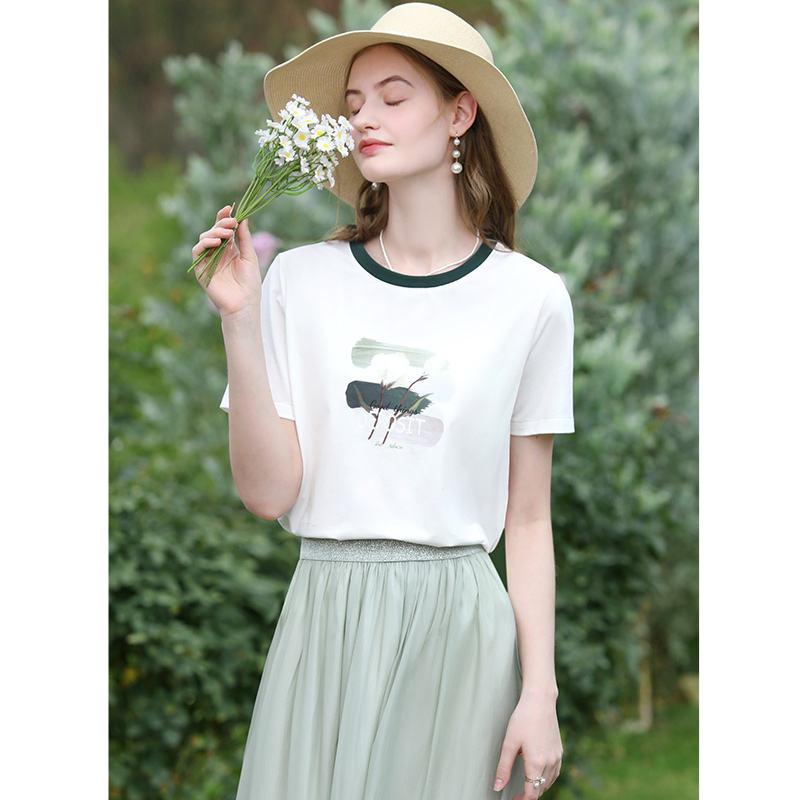 Schickes T-Shirt mit Blumenmuster für den Sommer