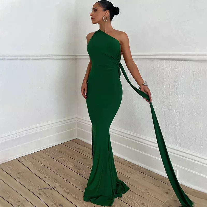 Townlike – Elegantes, langes Maxikleid mit schrägen Schultern