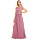 Vestido largo de mujer con cuello redondo y detalles de encaje
