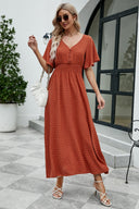 Vestido largo de talle alto con cuello en V y manga corta