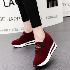 Round-toe suede raised shoes